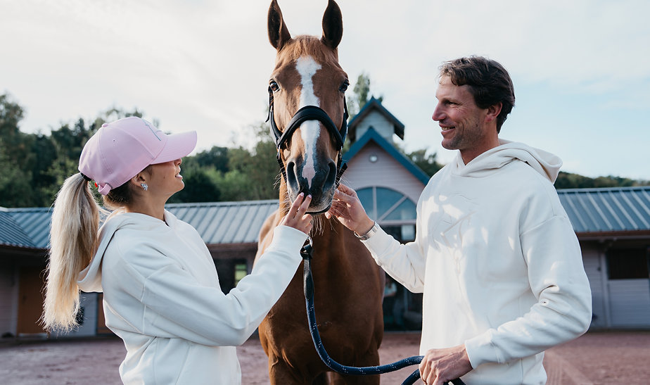 Sweat a capuche oversize unisexe beige - Kevin staut collection – Image 2